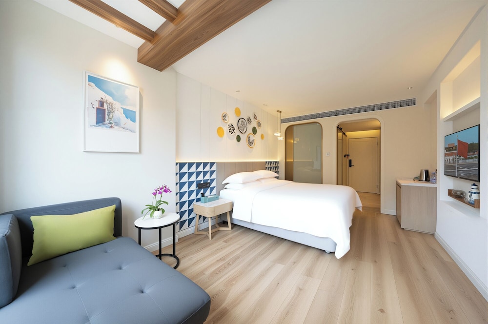 Deluxe Double Room with City View photo 1