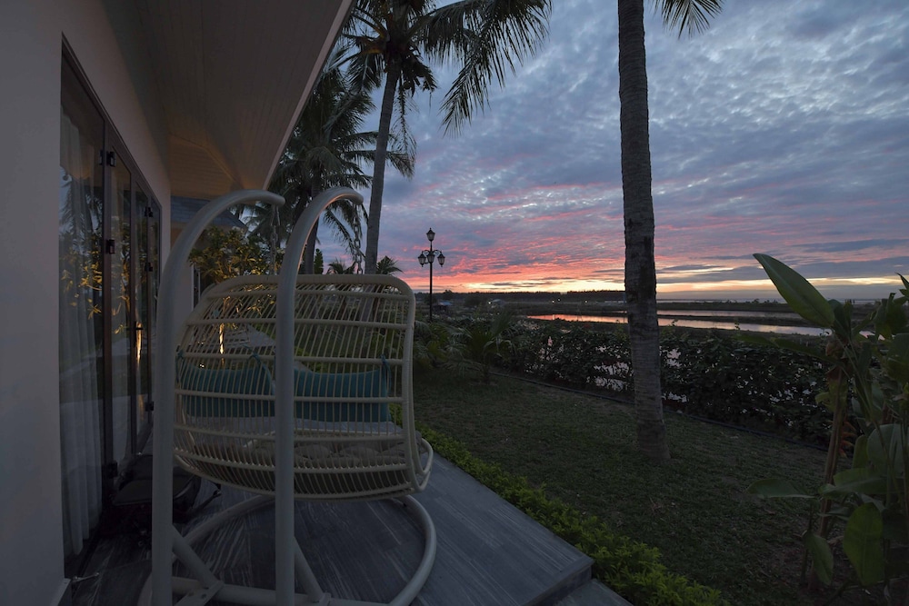 River & Lake View Villa - Photo 19