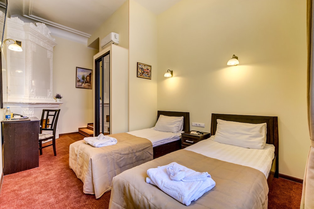 Standard Double or Twin Room, Refrigerator photo 1