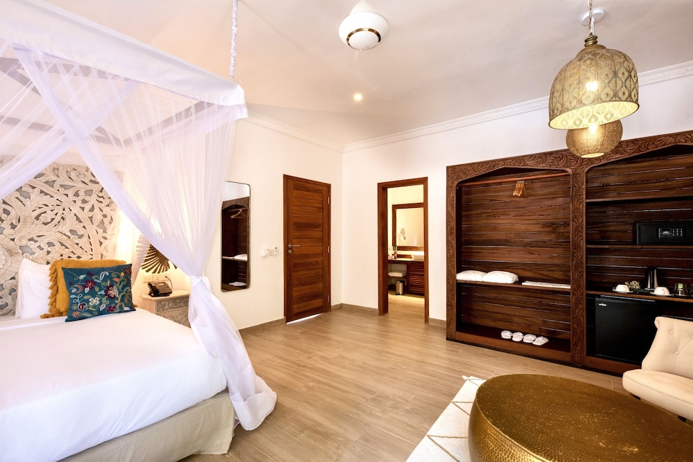 Deluxe Room, Ocean View - Photo 16