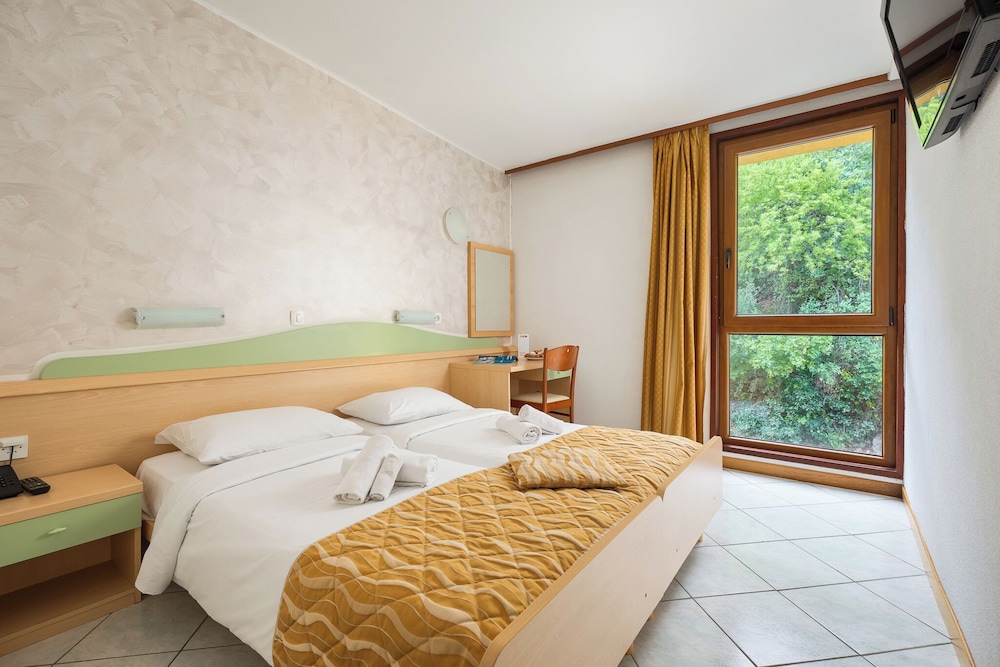 Economy Double or Twin Room, Hill View photo 1