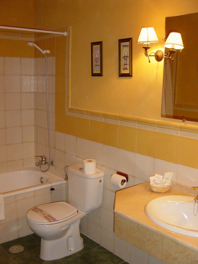 Double Room - Photo 8