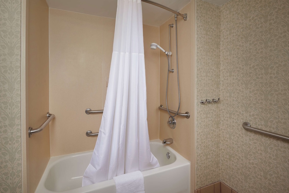 Suite, 1 King Bed, Accessible, Non Smoking - Photo 3