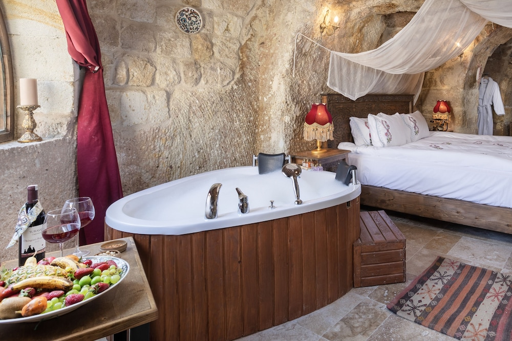 Deluxe Suite - Photo 5