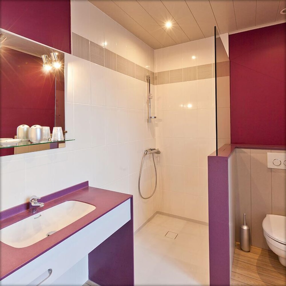 Double Room, Non Smoking (Magnolia) photo 2