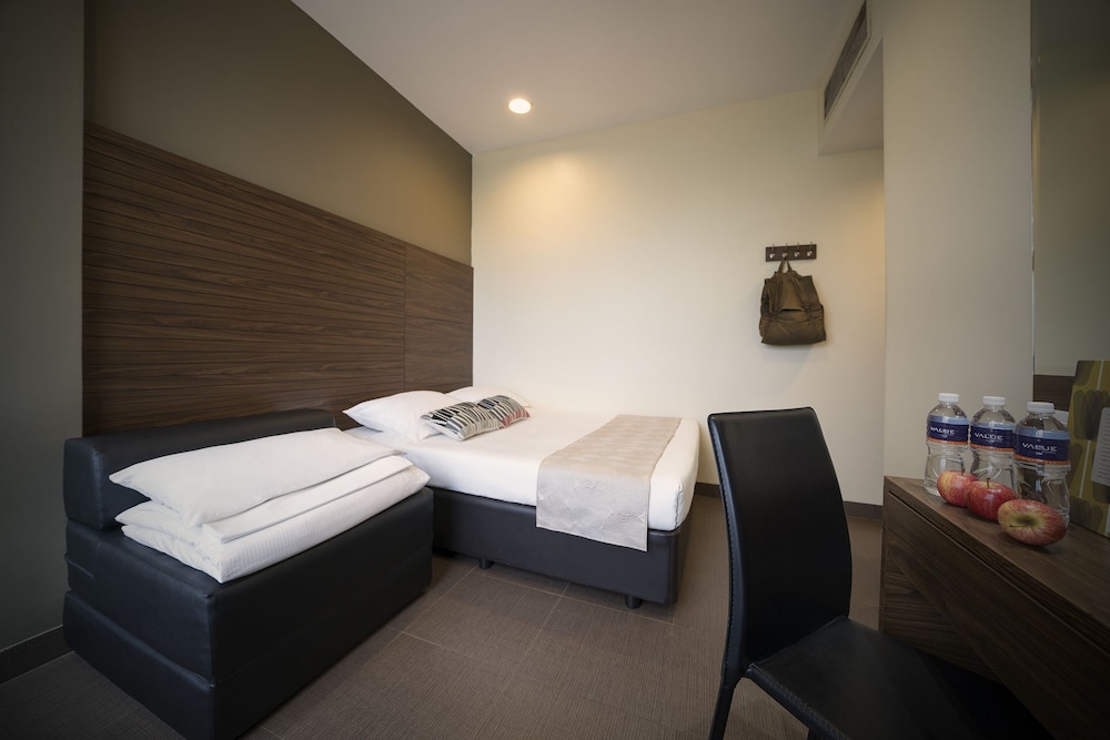Superior Plus(1 Queen and 1 Single sofa bed) photo 2