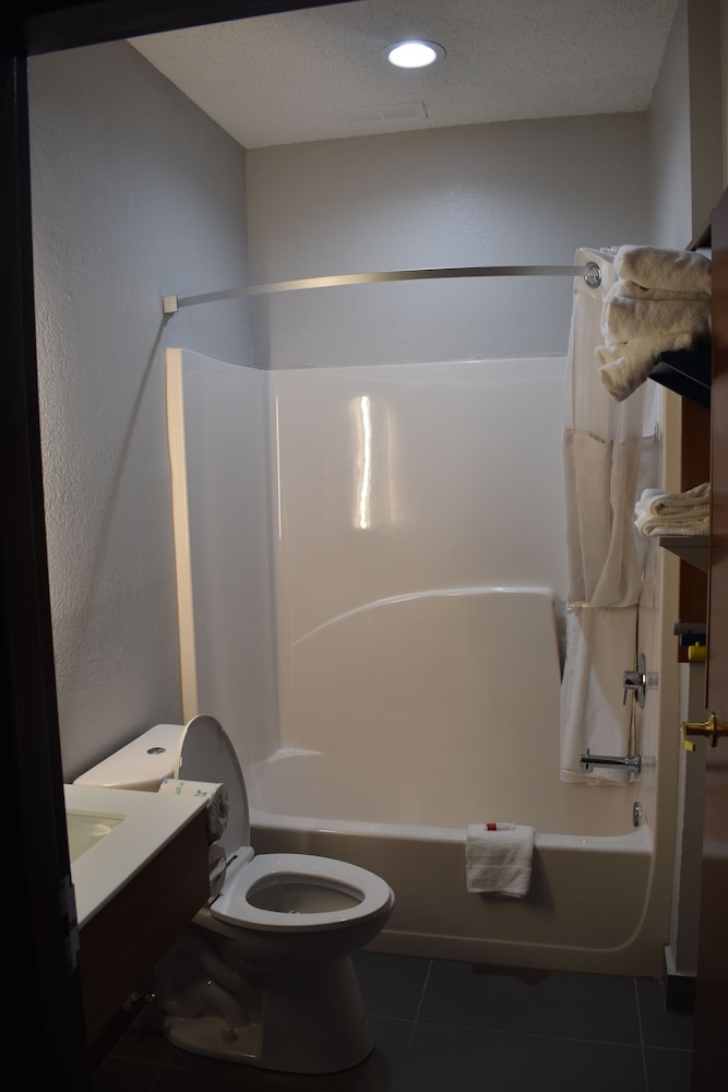 Deluxe Room, 1 Queen Bed, Non Smoking - Photo 8
