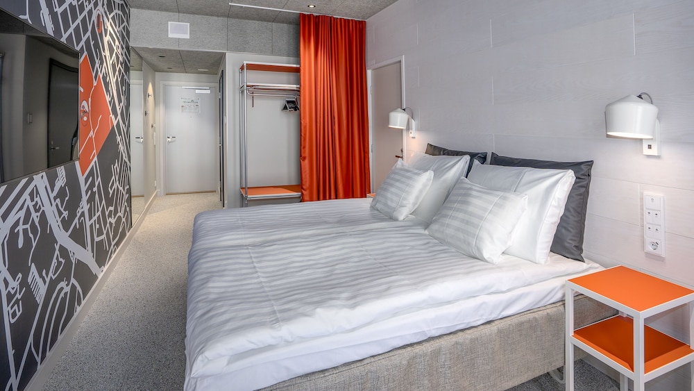 Standard Room, 1 King Bed - Photo 4