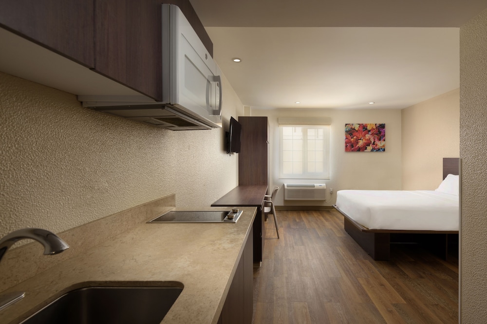 Suite, 1 Queen Bed - Photo 1