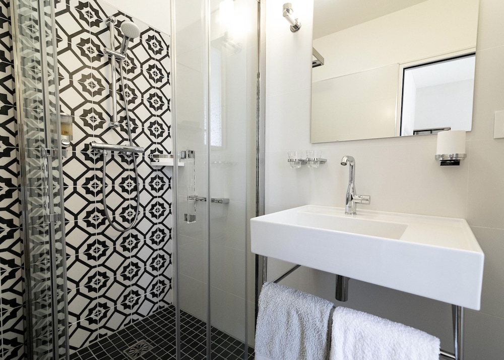 Standard Double Room, Ensuite (Monarde-1e étage) photo 2