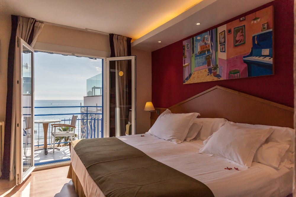 Double or Twin Room, Balcony, Sea View - Photo 1