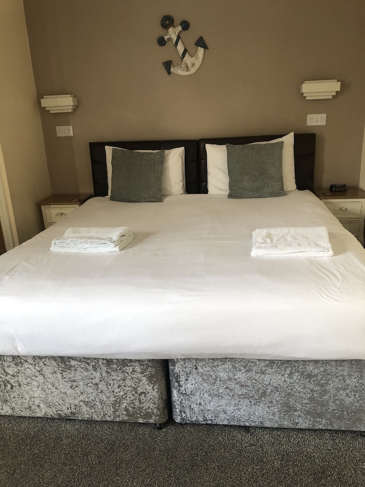 Superior Twin Room, Ensuite photo 1