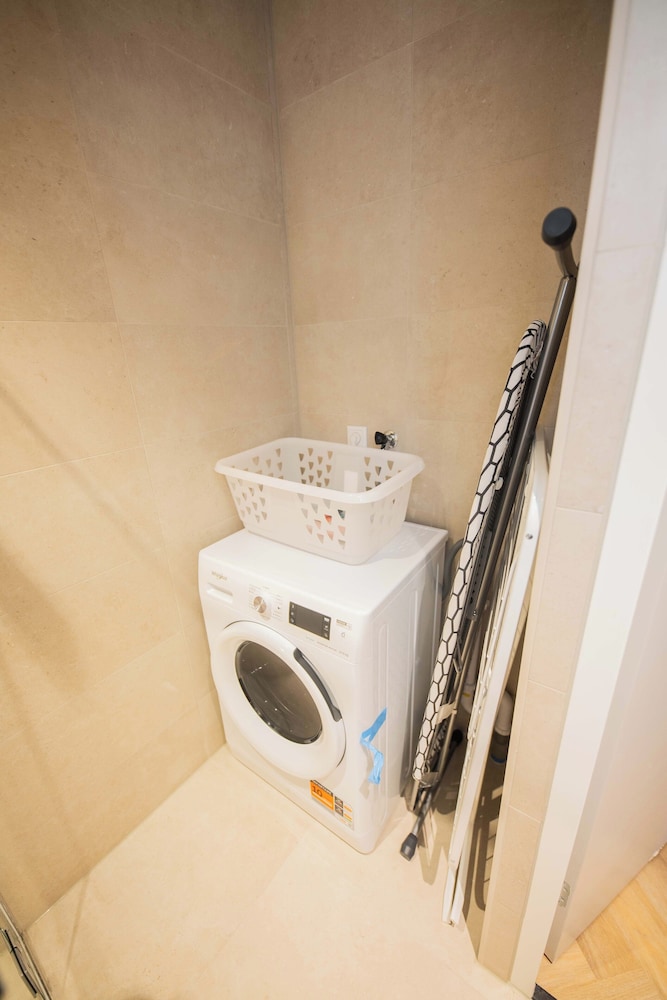 KS71R- Serviced Studio Apartment +B (1) photo 2