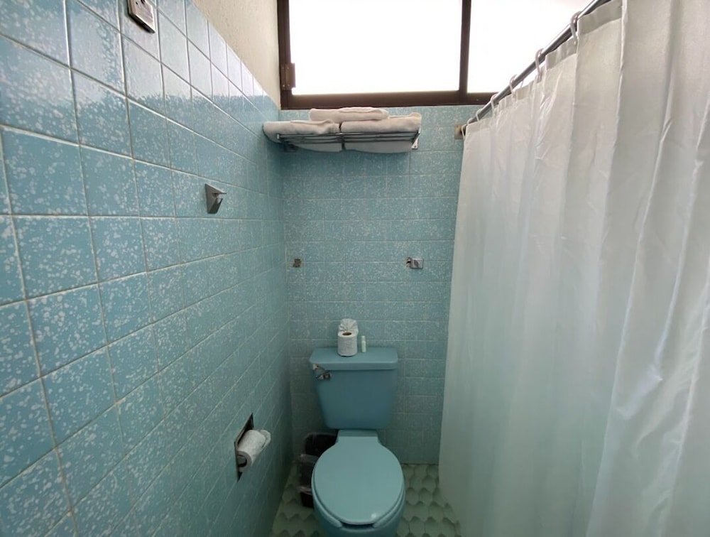 Basic Triple Room, Multiple Beds, Non Smoking photo 2