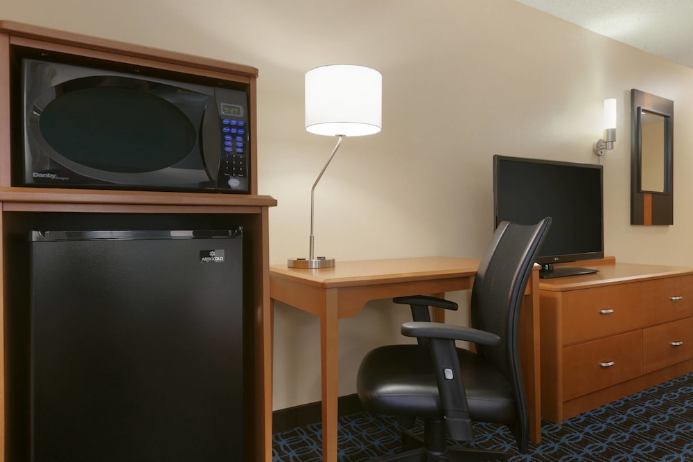 Room, 1 King Bed (Mobility/Hearing Accessible, Tub) - Photo 3