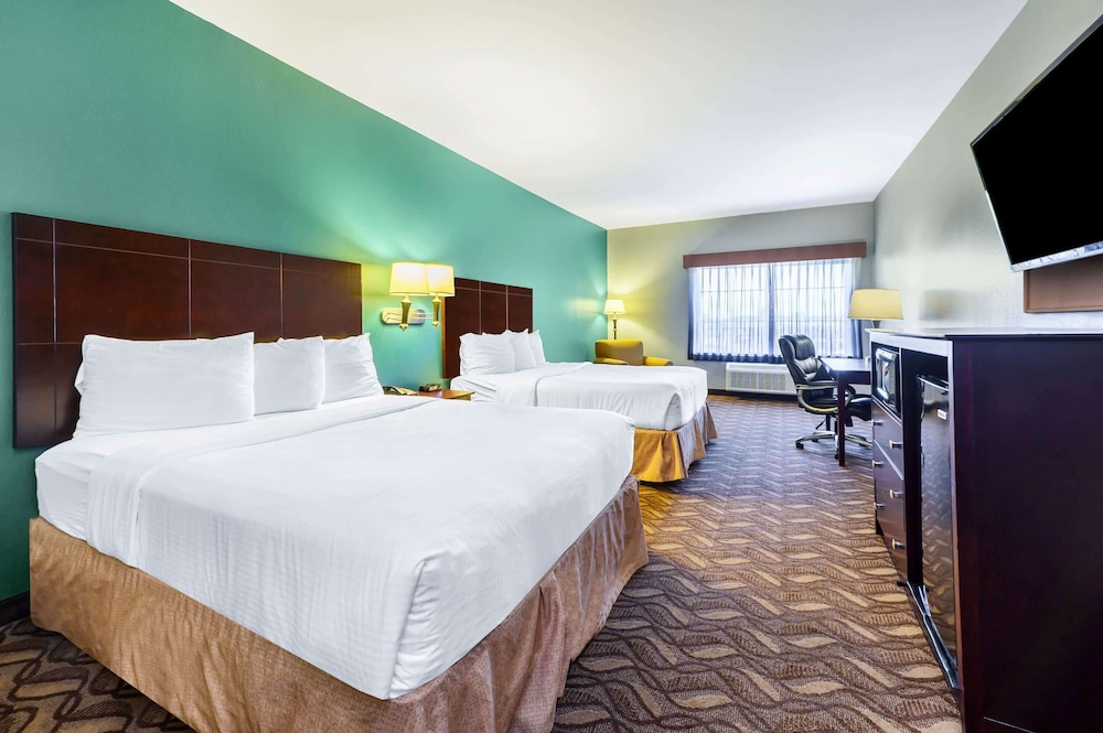 Room, 2 Queen Beds, Non Smoking - Photo 2