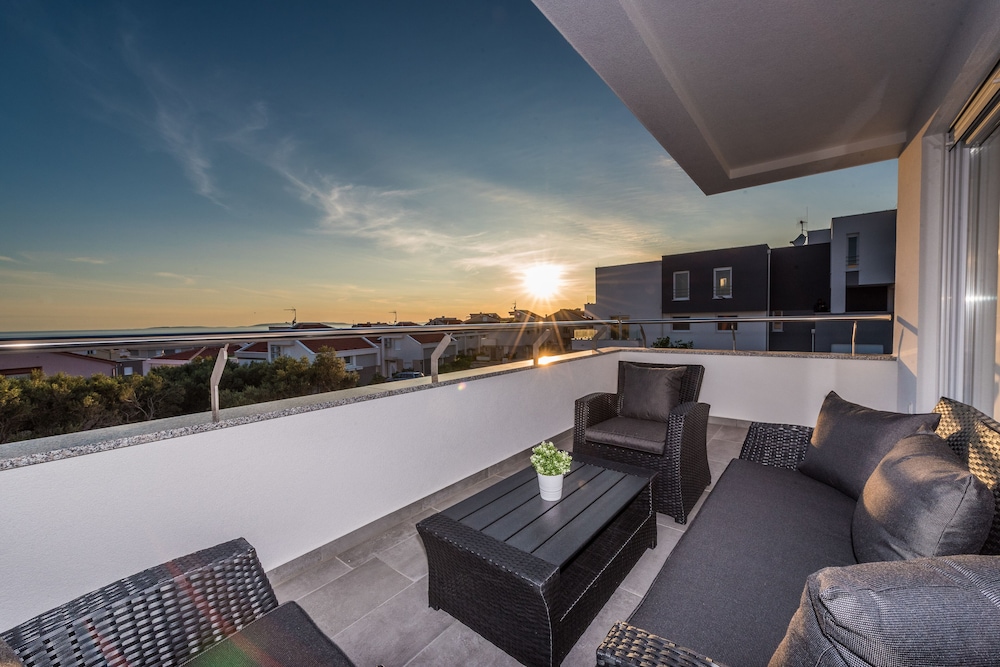 Luxury Apartment, 2 Bedrooms, Sea View photo 3