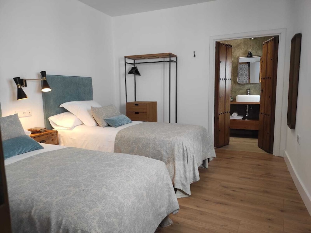 Family Apartment, Private Bathroom, Courtyard View (2 Habitaciones) - Photo 19