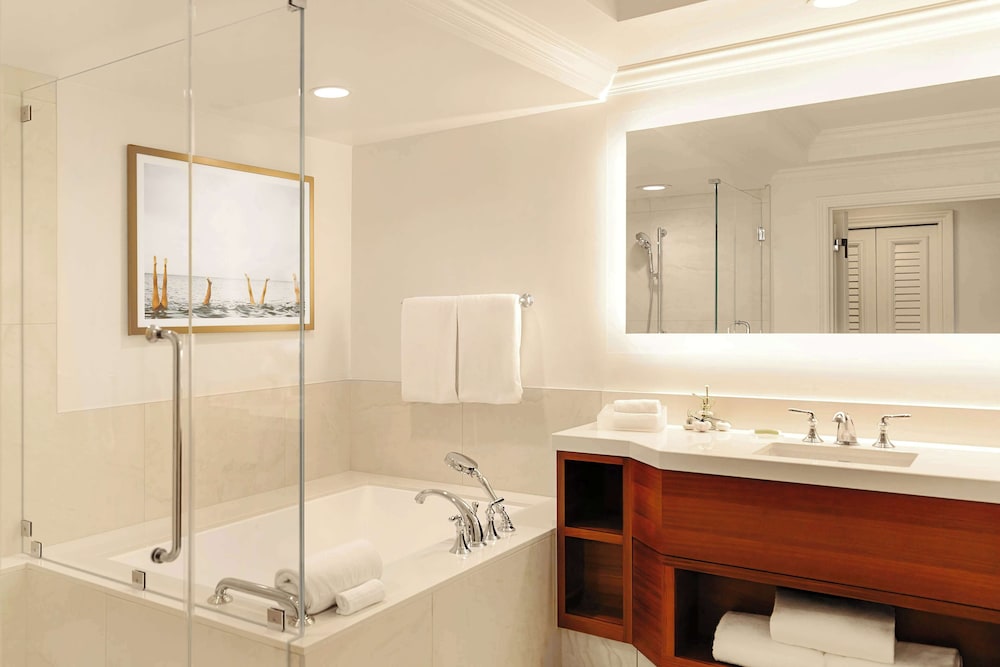 Suite, 1 Bedroom, Transfer Shower, Garden View (Accessible Suite)