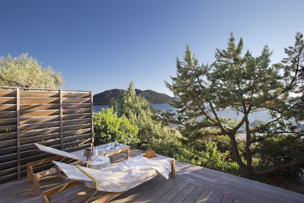 Deluxe Double Room, Sea Facing photo 3
