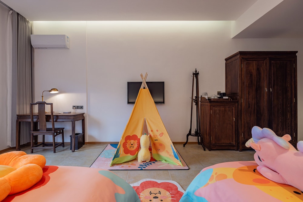 Family Triple Room, Hill View photo 3
