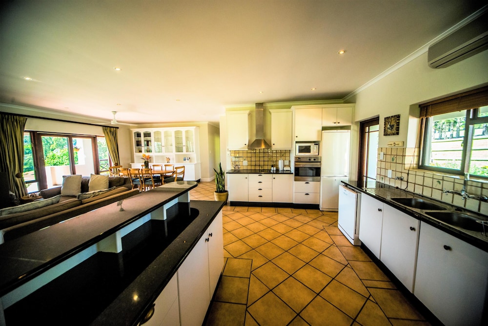 Family Cottage, 3 Bedrooms, Valley View, Mountainside photo 2