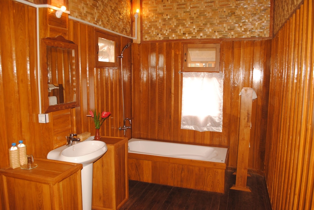 Deluxe Bungalow photo 2