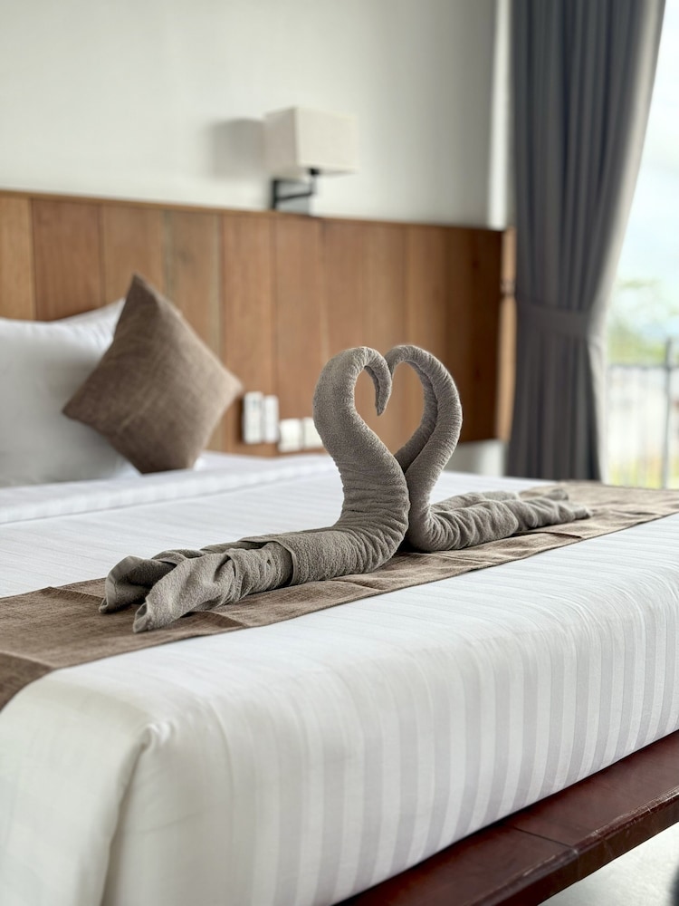 Deluxe Single Room, 1 King Bed photo 3
