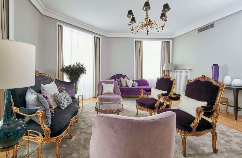 Suite - Photo 2