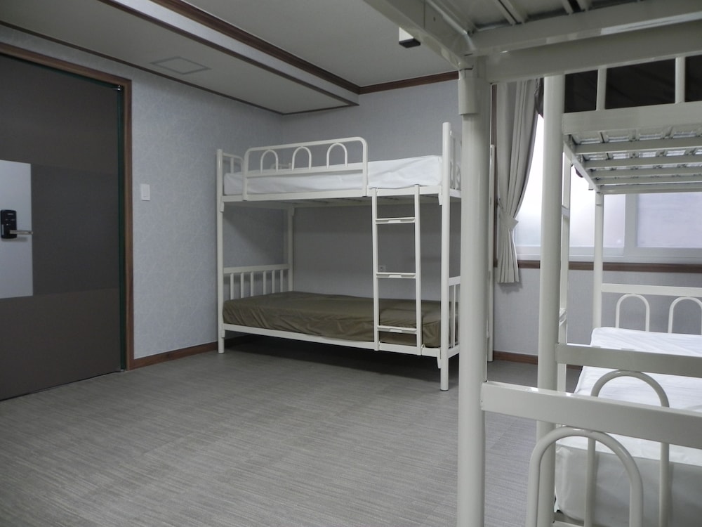 Room, Multiple Beds, Non Smoking photo 1