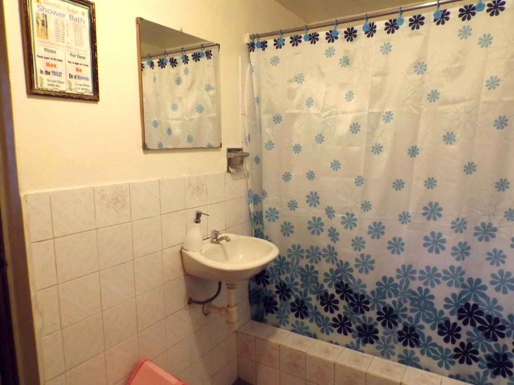 Standard Double Room, 1 Queen Bed, Private Bathroom, Garden View photo 3