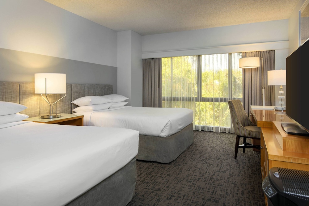 Room, 2 Queen Beds (Mobility/Hearing Accessible, Tub) - Photo 1