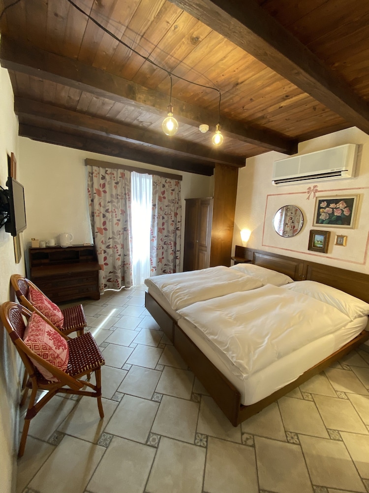 Classic Double Room - Photo 7