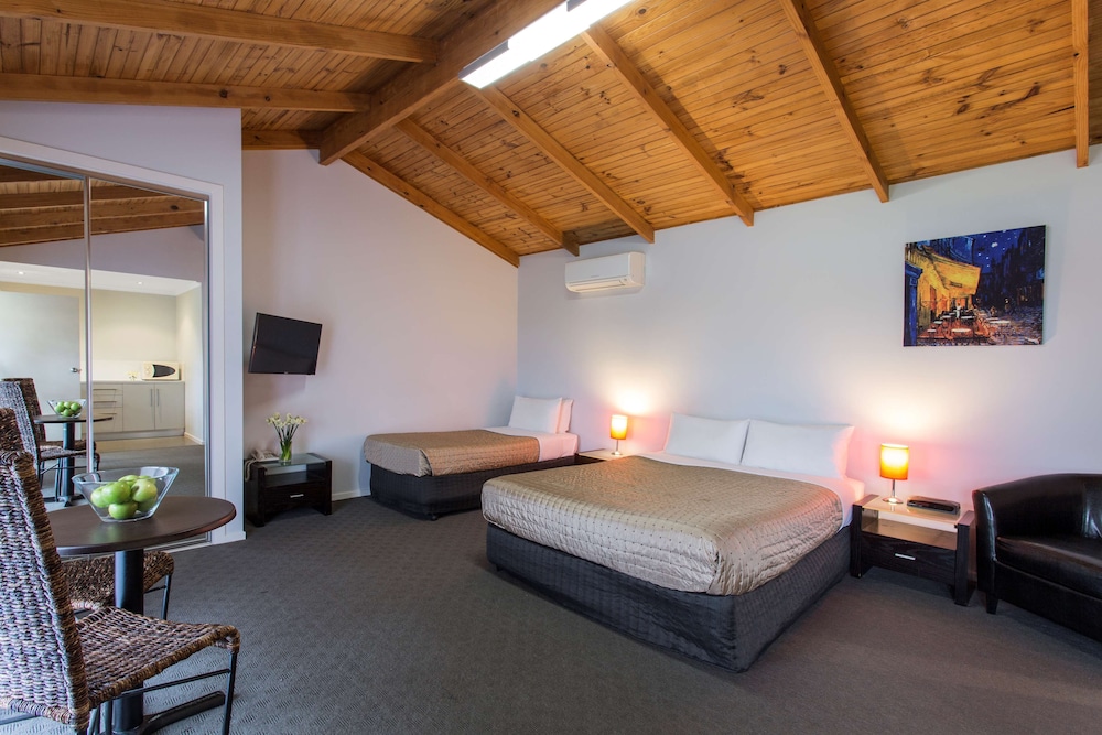 Suite, Multiple Beds, Non Smoking, Kitchenette photo 3