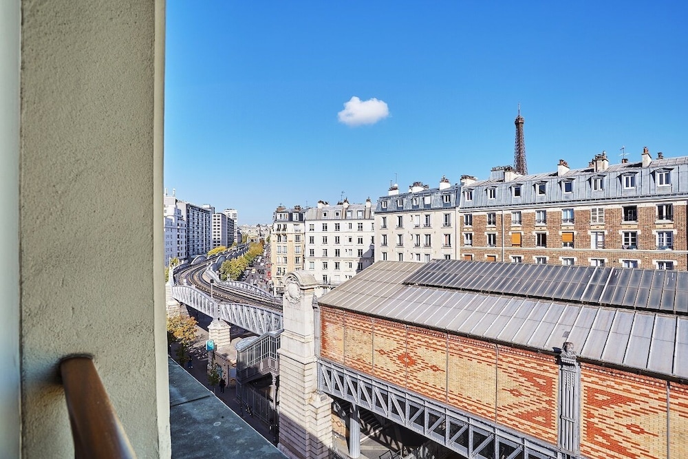 Double Room, nice Eiffel Tower view