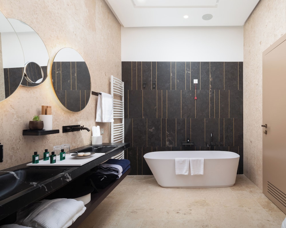 Grand Suite with Terrace and Grove View - Photo 6