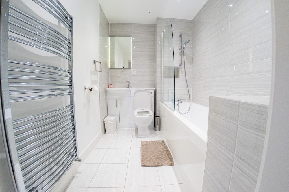 Standard Studio, Ensuite photo 3