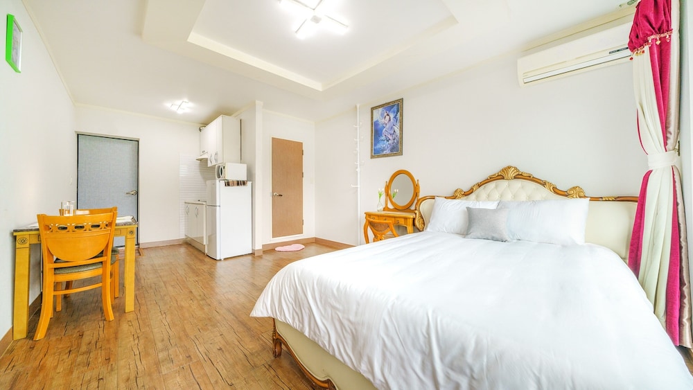 Basic Room, 1 Bedroom (Byeolbit(river view)) - Photo 8