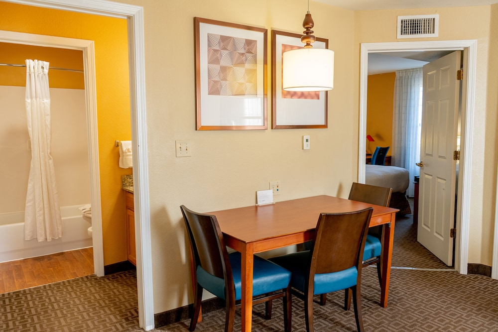 Suite, 2 Bedrooms - Photo 4