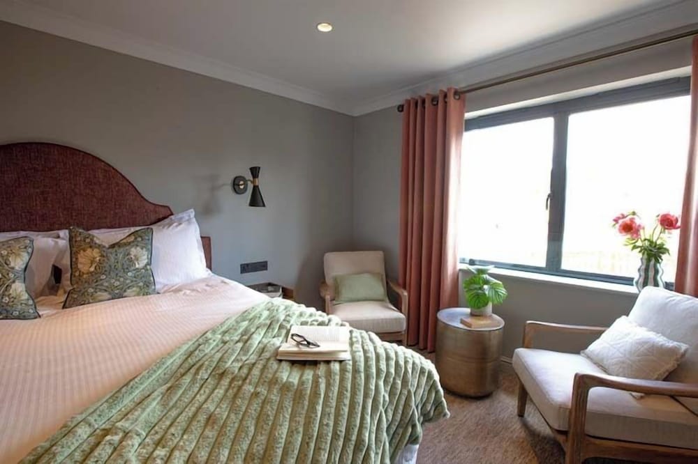 Tennyson Room photo 2