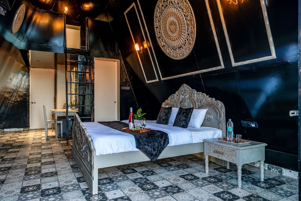 Executive Room - Photo 8
