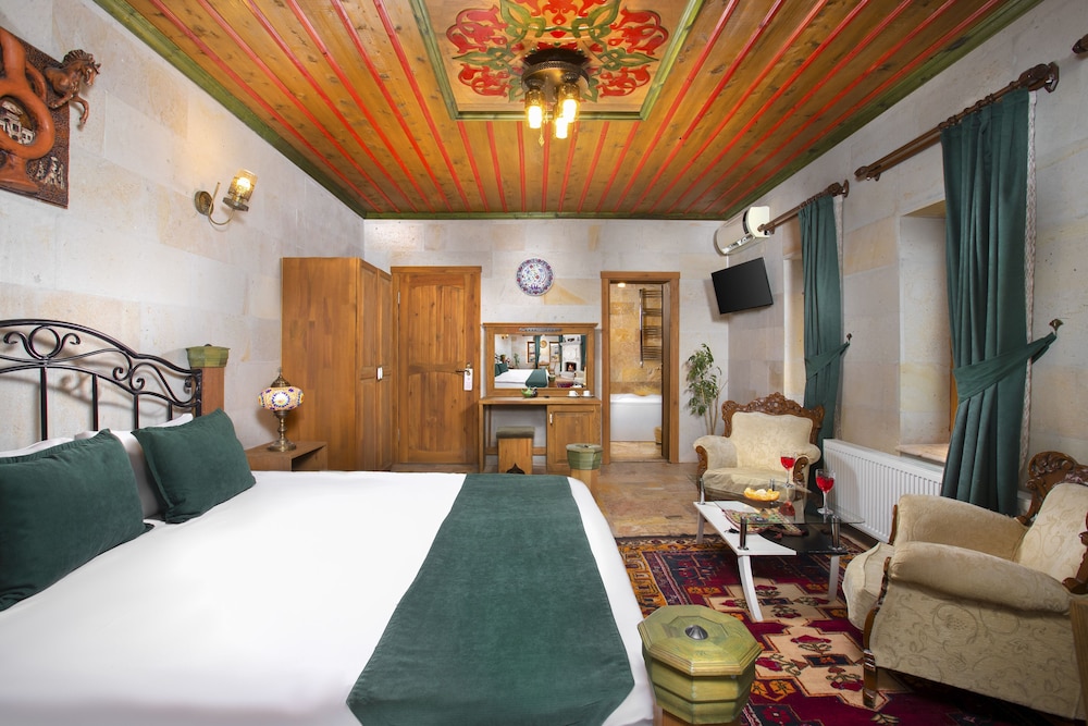 Superior Triple Room photo 3