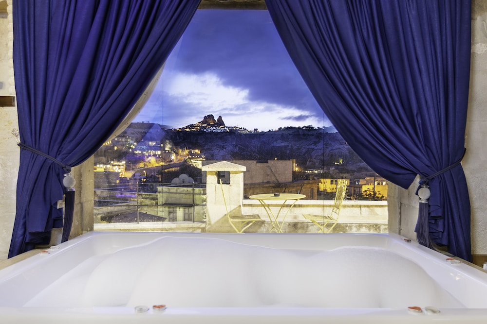 120 Queen Suit with Jacuzzi (Topfloor) photo 1