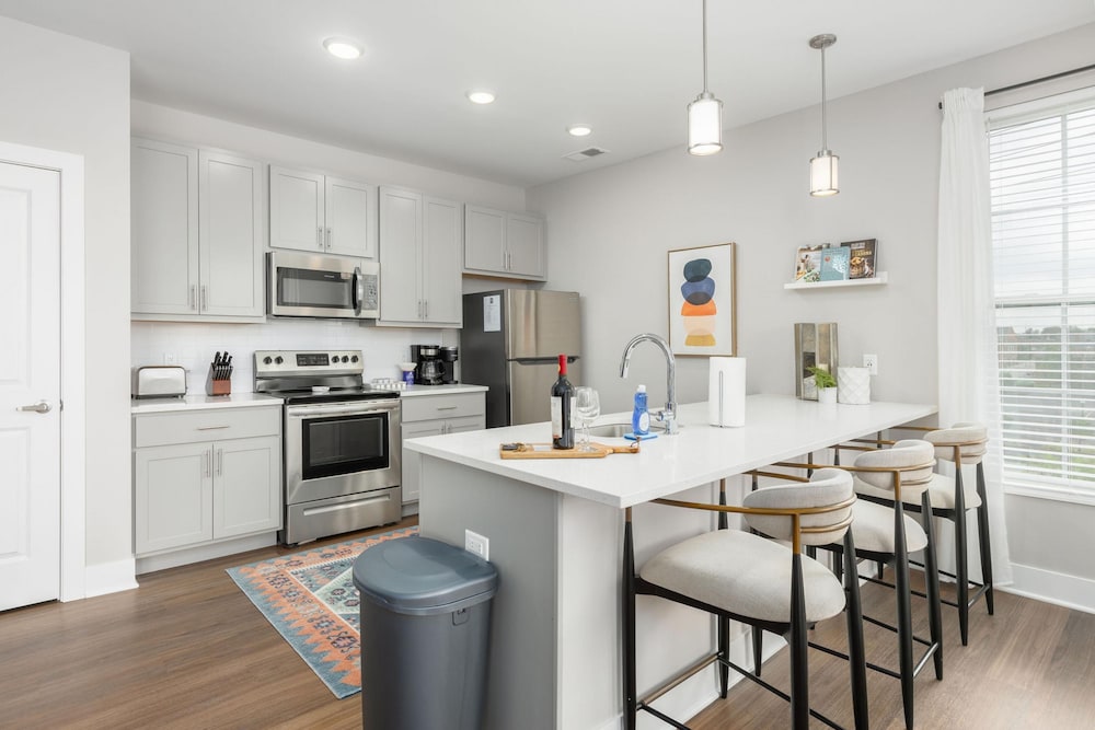 Downtown Luxury - Top Floor 2BR at Topiary Park, 写真 18