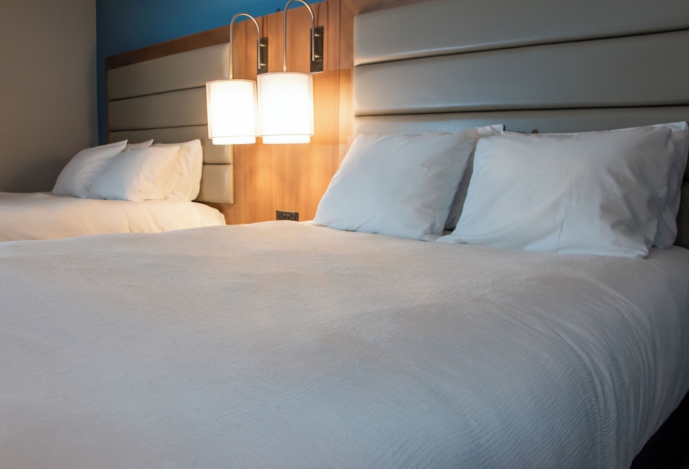 Room, 2 Queen Beds, Non Smoking photo 3