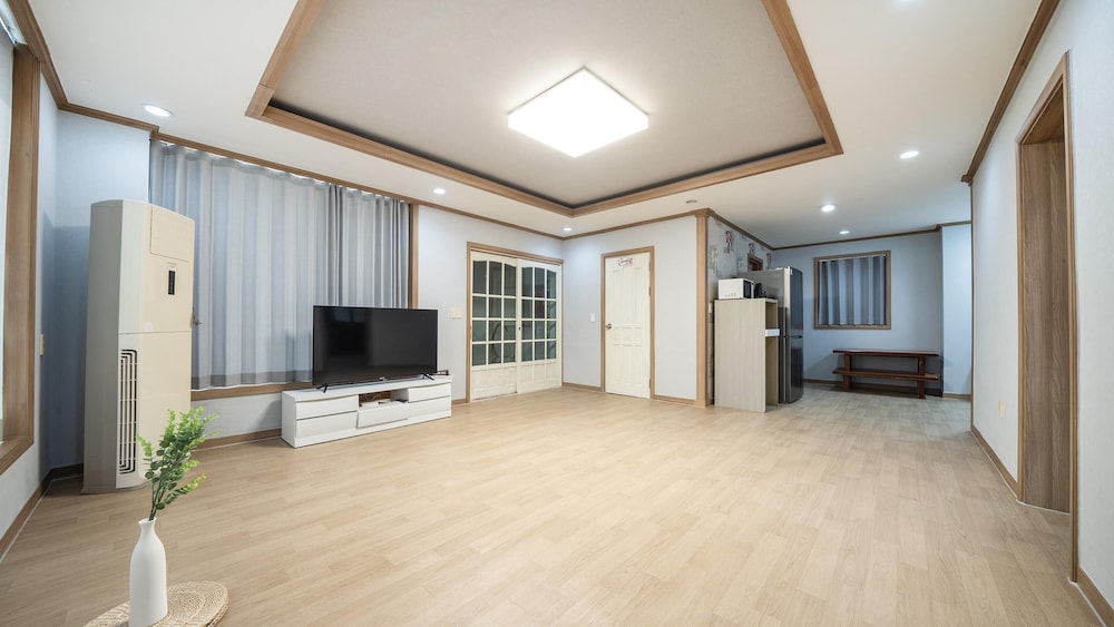 Basic Room, 3 Bedrooms (Pomalhauteu) photo 1