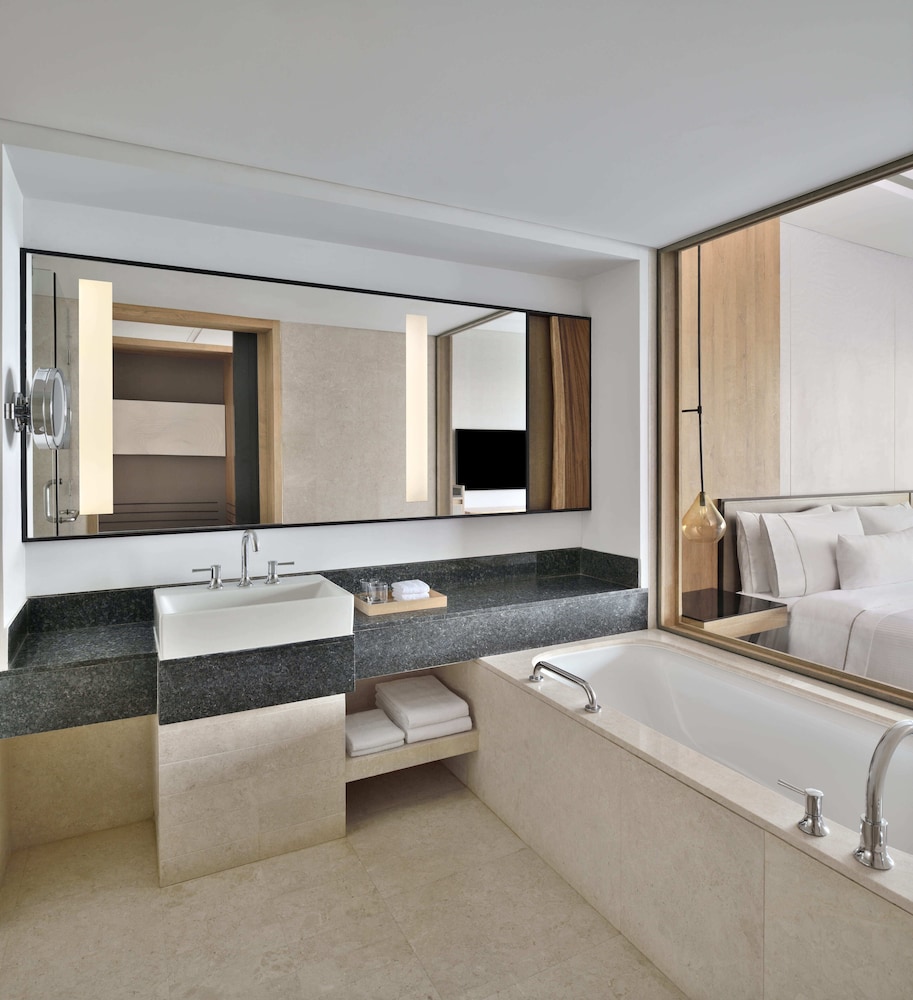 Club Suite, 1 King Bed, Lake View - Photo 3