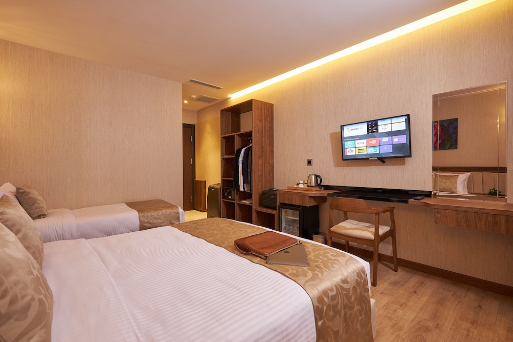 Deluxe Room - Photo 2