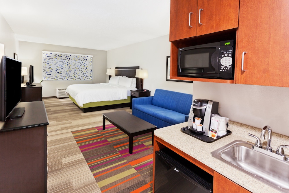 Suite, 1 King Bed - Photo 2