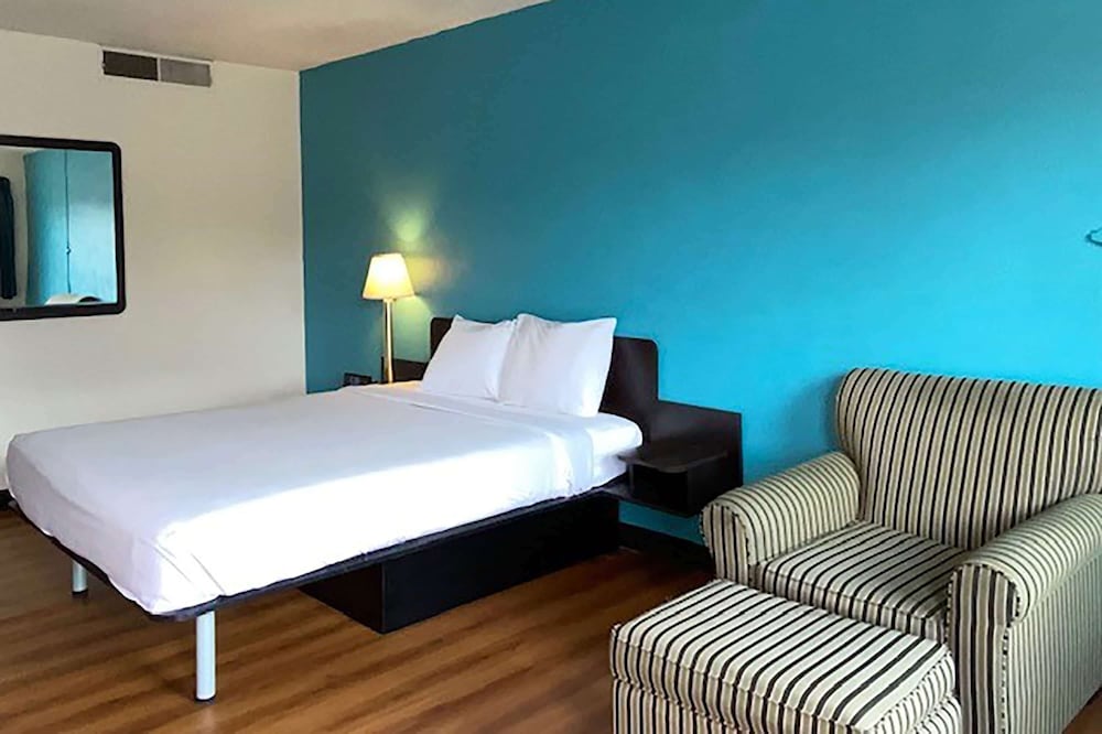 Room, 1 King Bed, Non Smoking photo 1